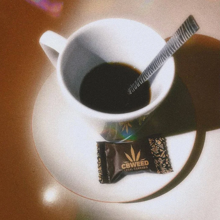 Bombom de Chocolate Preto com Sementes de Cânhamo CBWeed