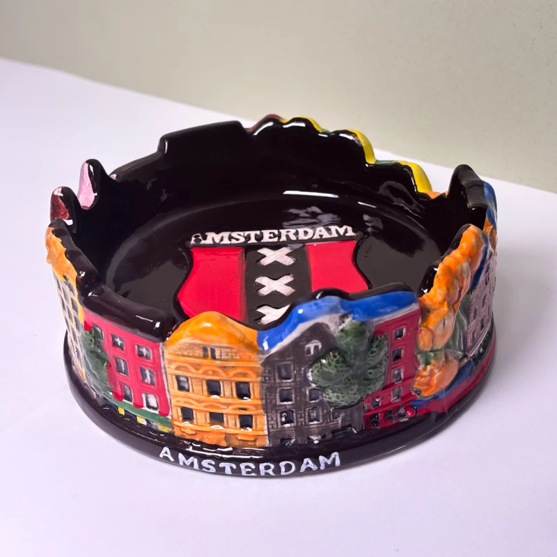 Cinzeiro de Cerâmica Amsterdam Mama Kana