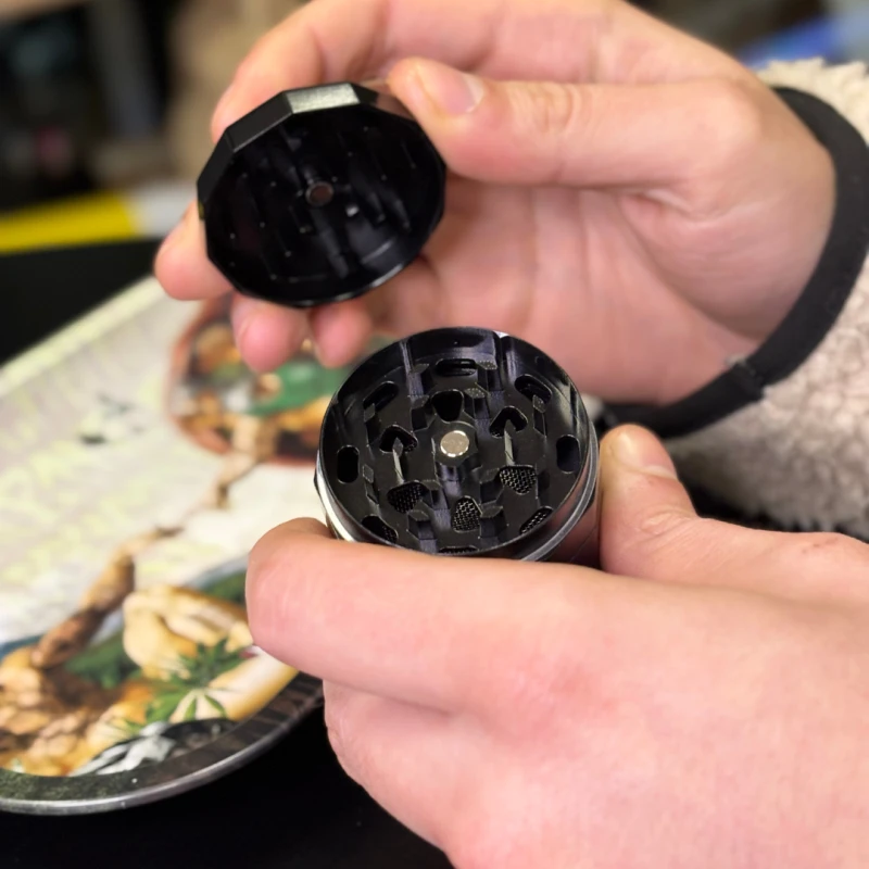 Grinder Magnético 4 Partes - Champ High Mama Kana